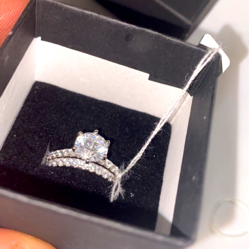 Ring - Picture 2 of 4
